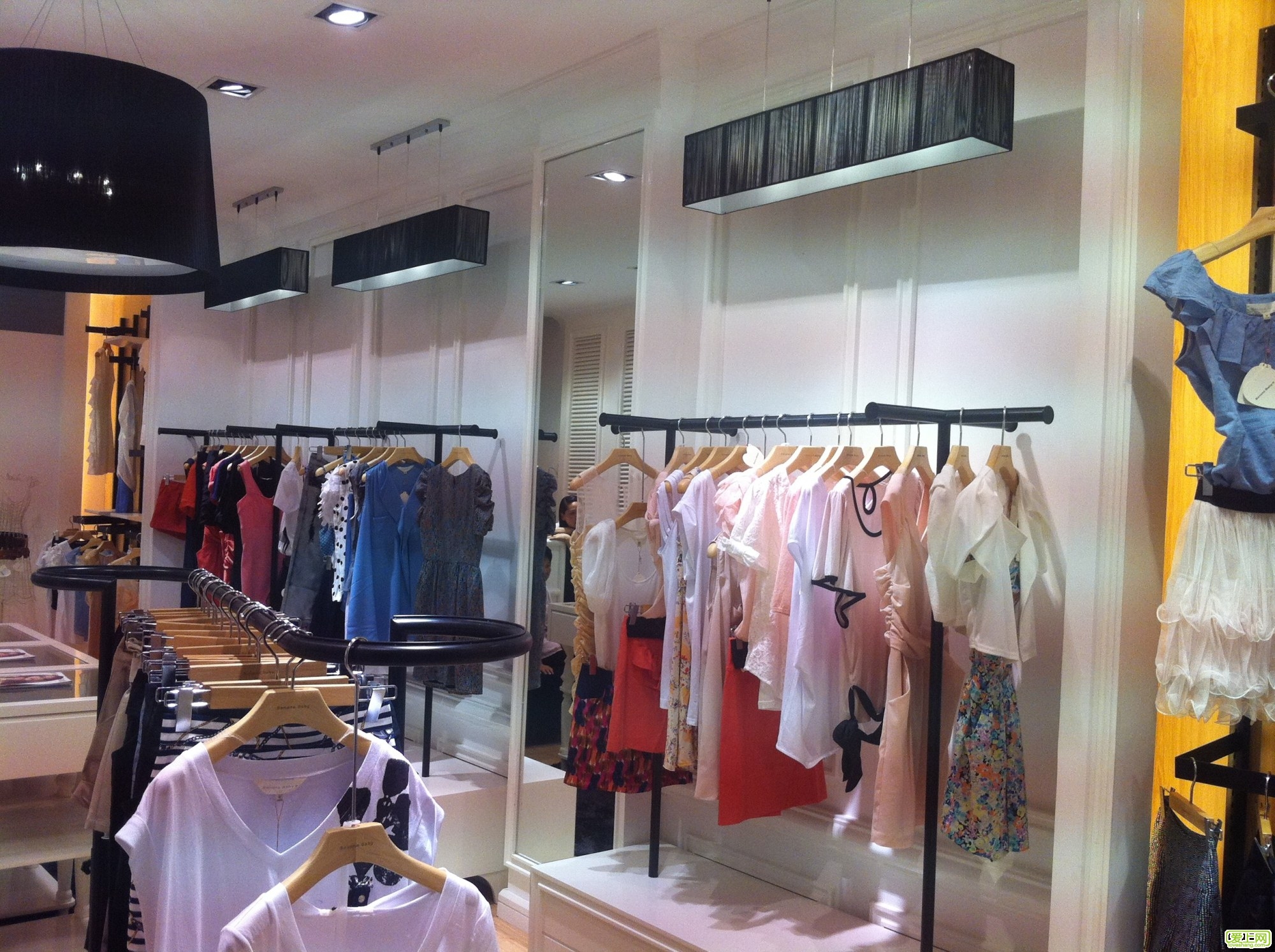 服装品牌大全女装店 585_52104_151e1ec4ba44231.jpg