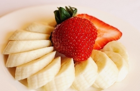 香蕉苹果水果拼盘图片